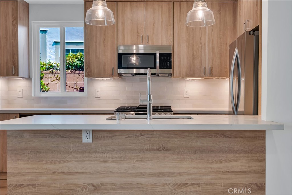 1034 Grant Street, Unit 1R Santa Monica, CA 90405 - Photo 6 of 19