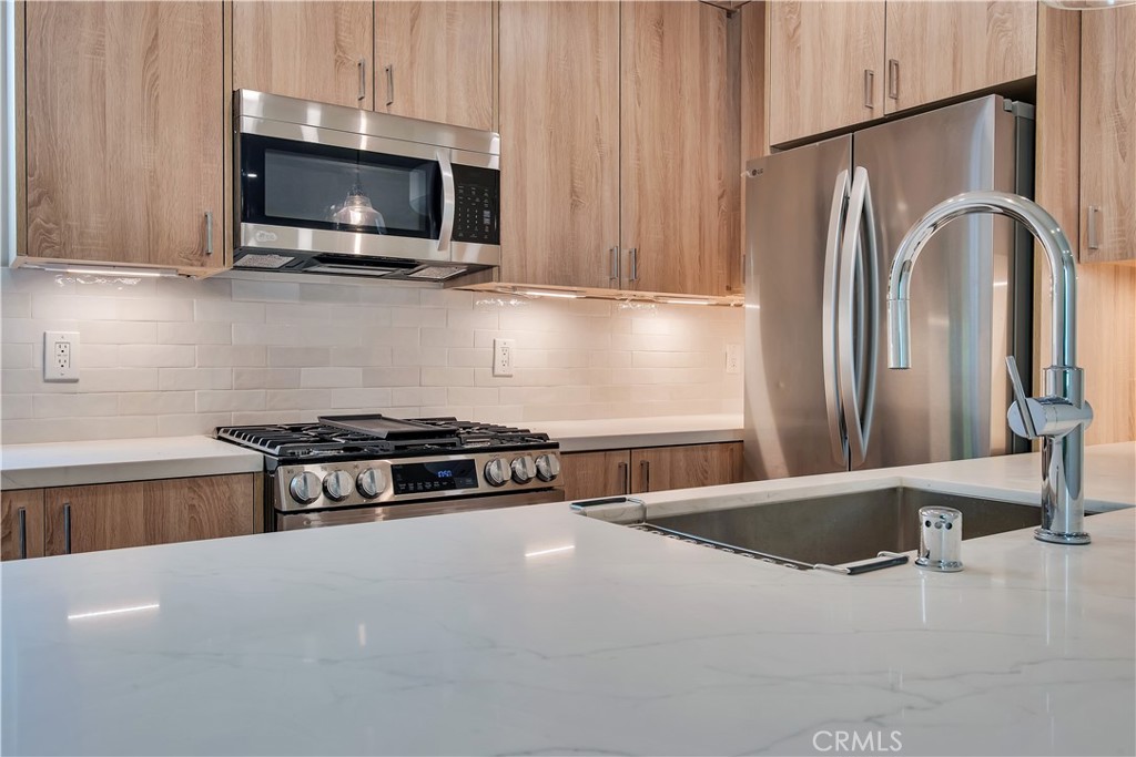 1034 Grant Street, Unit 1R Santa Monica, CA 90405 - Photo 7 of 19