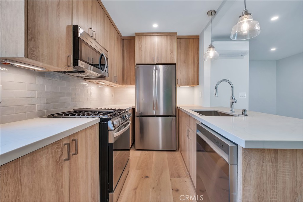 1034 Grant Street, Unit 1R Santa Monica, CA 90405 - Photo 8 of 19