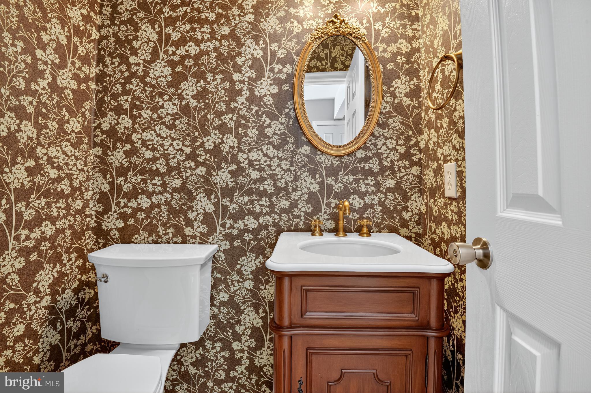 45445 Timber Trail Square Sterling, VA 20164 - Photo 11 of 38 a bathroom with a sink and a mirror