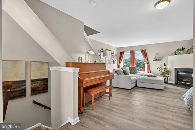 $579,990 | 45445 Timber Trail Square, Sterling, VA 20164