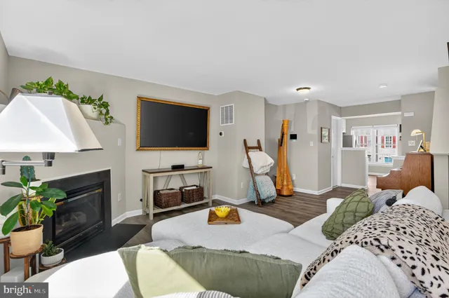 $579,990 | 45445 Timber Trail Square, Sterling, VA 20164