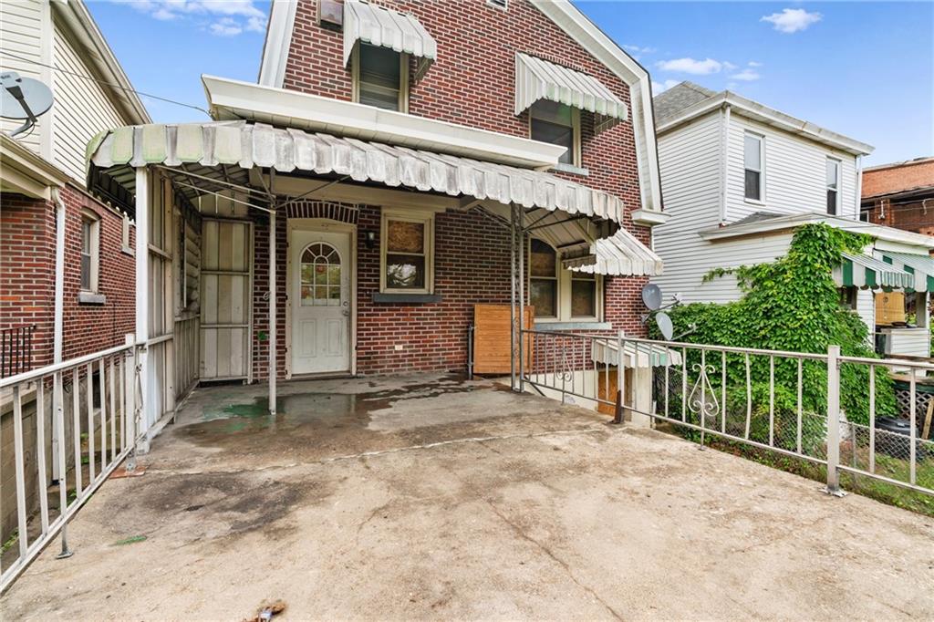 533 Woodward Avenue McKees Rocks, PA 15136 - Photo 3 of 24