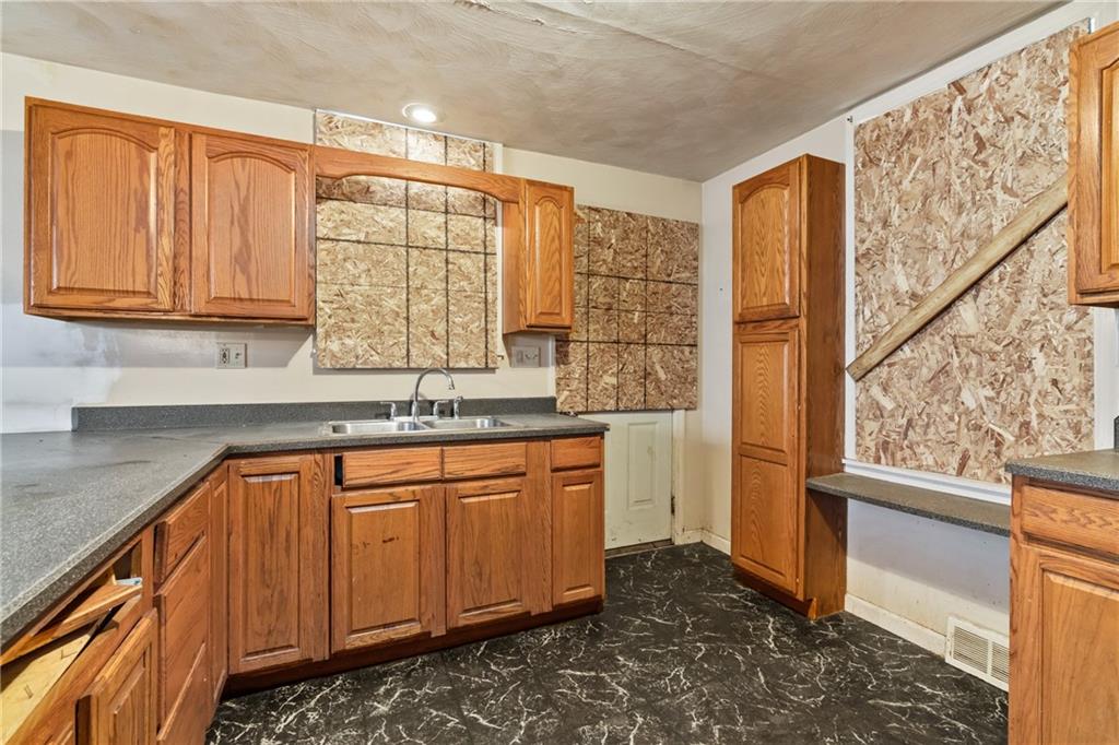 533 Woodward Avenue McKees Rocks, PA 15136 - Photo 7 of 24