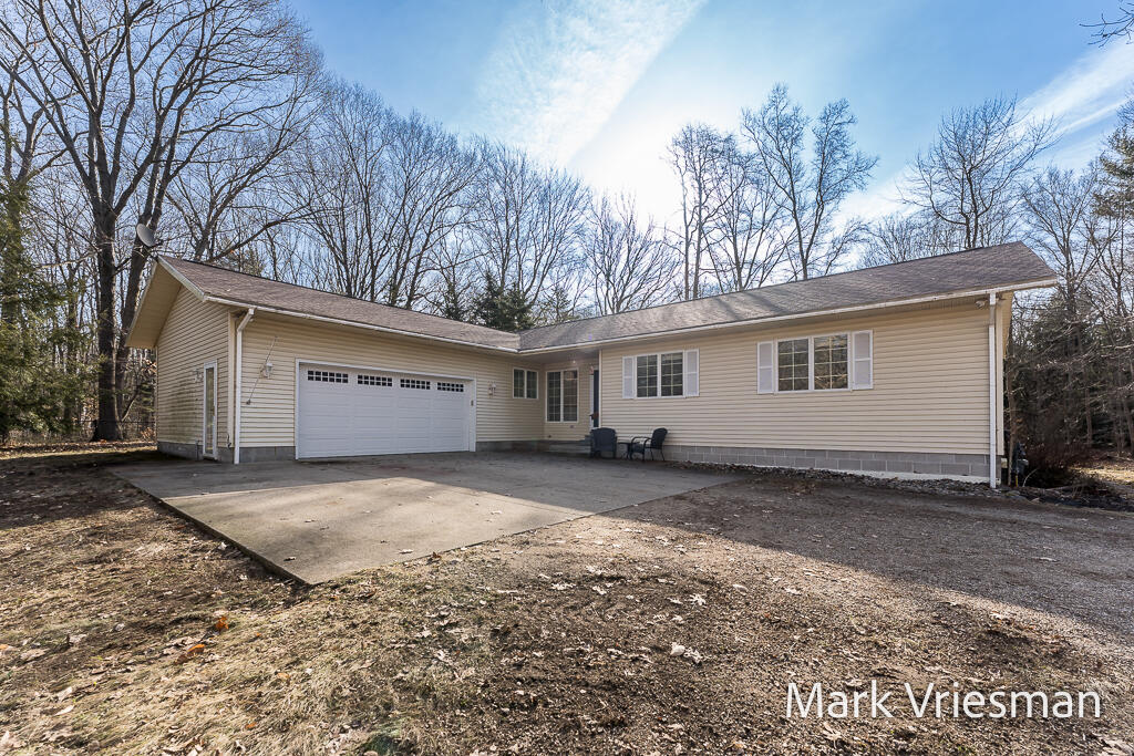 16600 West Fruitport Road Spring Lake, MI 49456 - Photo 1 of 52 16600HemlockDr-2LoRes