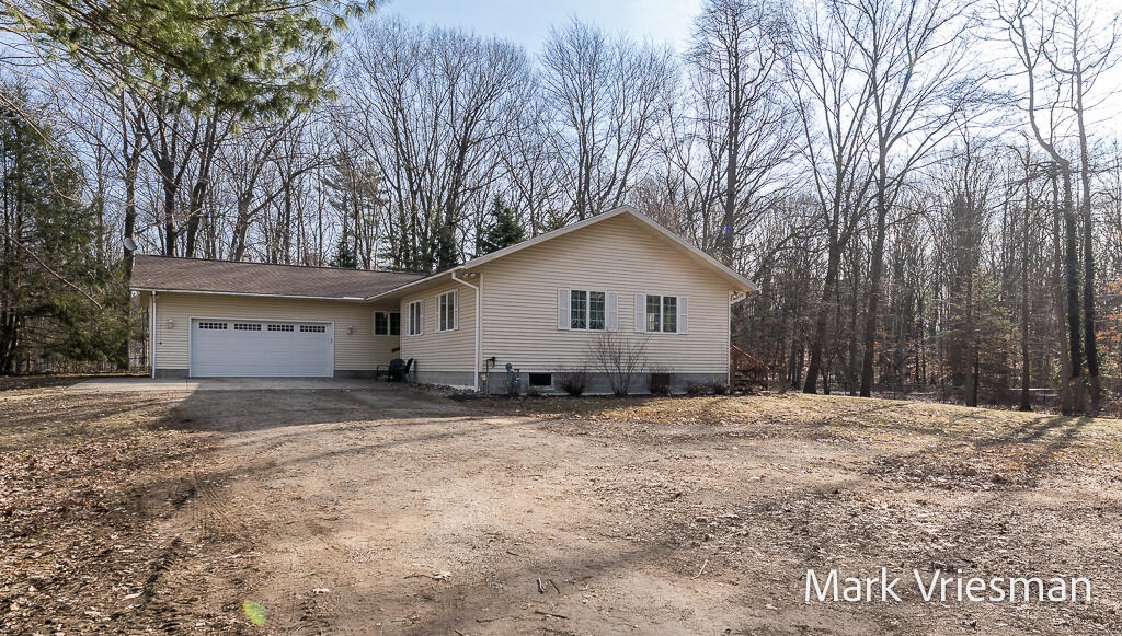 16600 West Fruitport Road Spring Lake, MI 49456 - Photo 2 of 52 16600HemlockDr-1LoRes