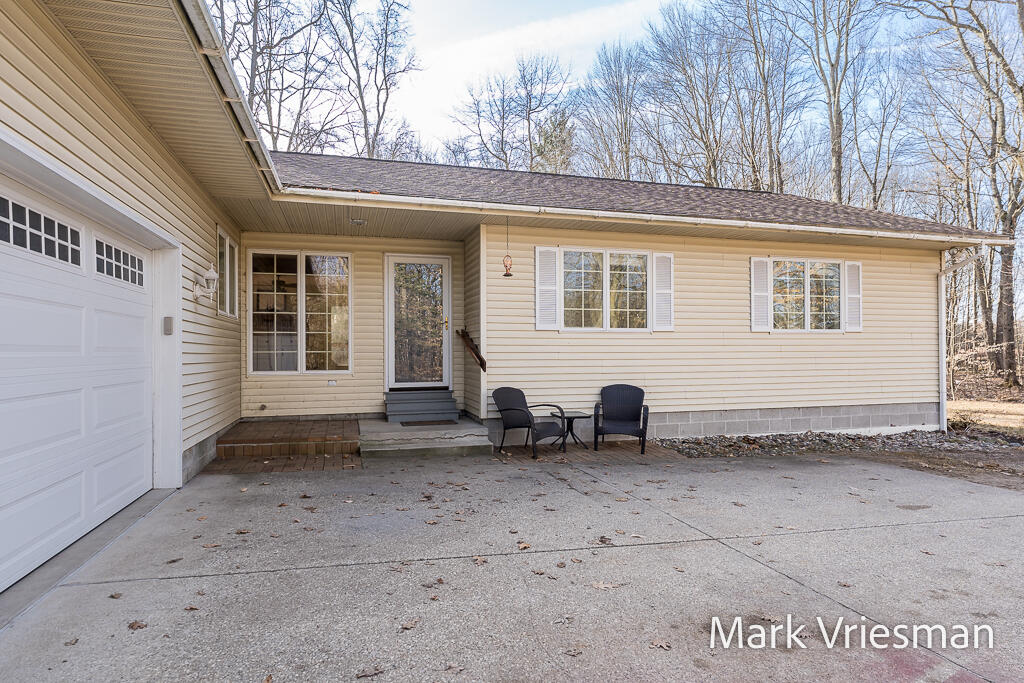 16600 West Fruitport Road Spring Lake, MI 49456 - Photo 4 of 52 16600HemlockDr-3LoRes