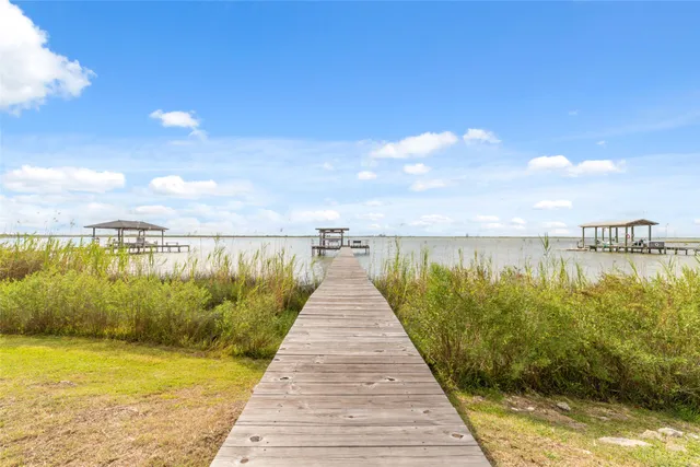 a view of a house with a big yard
