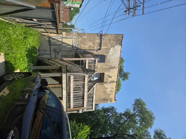 a view of a tall building