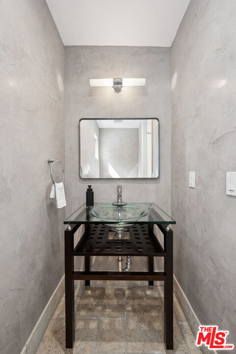 8031 Floral Avenue Los Angeles, CA 90046 - Photo 33 of 34