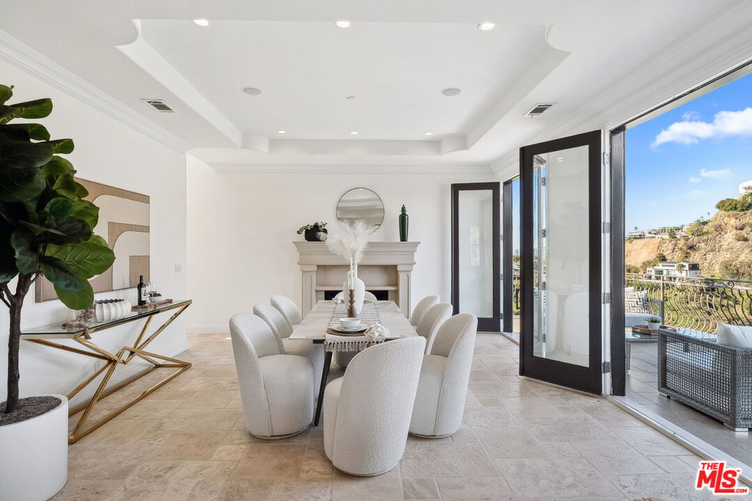 8031 Floral Avenue Los Angeles, CA 90046 - Photo 8 of 34