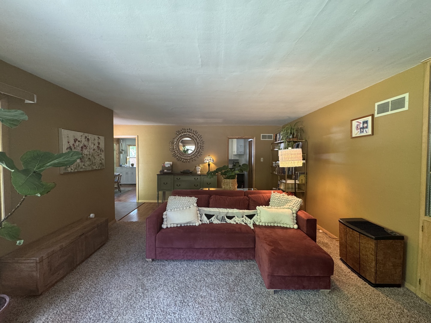 405 Prairie Court Streator, IL 61364 - Photo 7 of 16 a living room with furniture