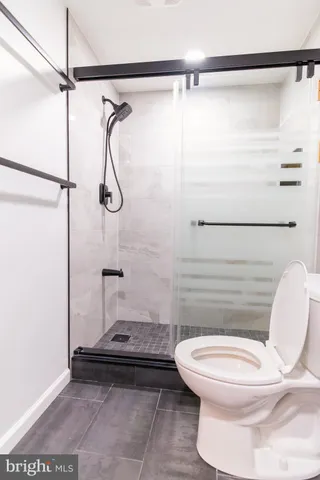 a bathroom with a toilet and a shower