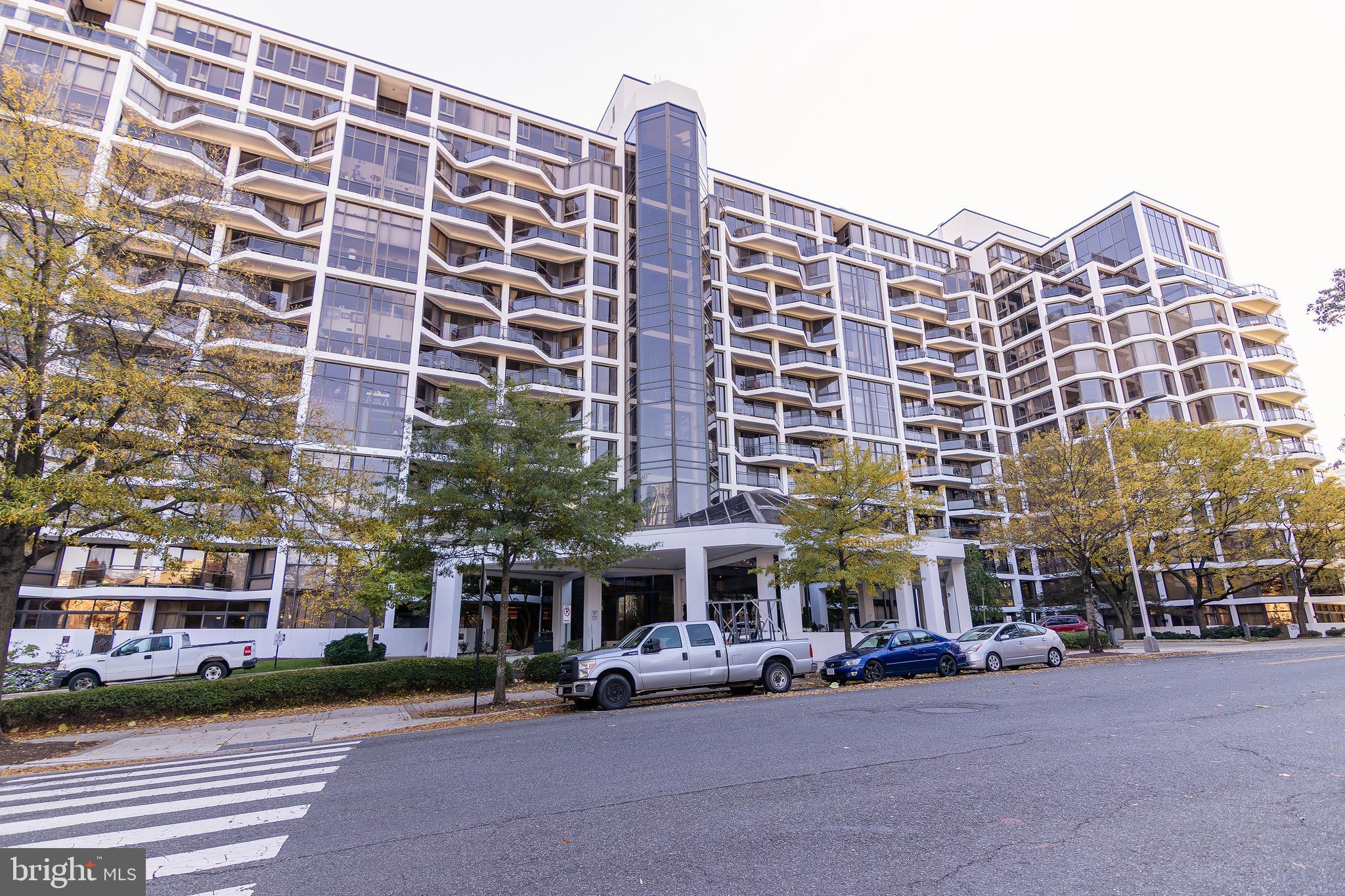1530 Key Boulevard, Unit 205 Arlington, VA 22209 - Photo 4 of 33 a view of a building and a street