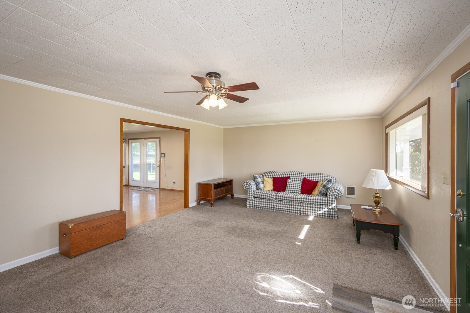 221 K Street Southwest Quincy, WA 98848 - Photo 11 of 38 a living room with furniture and a window