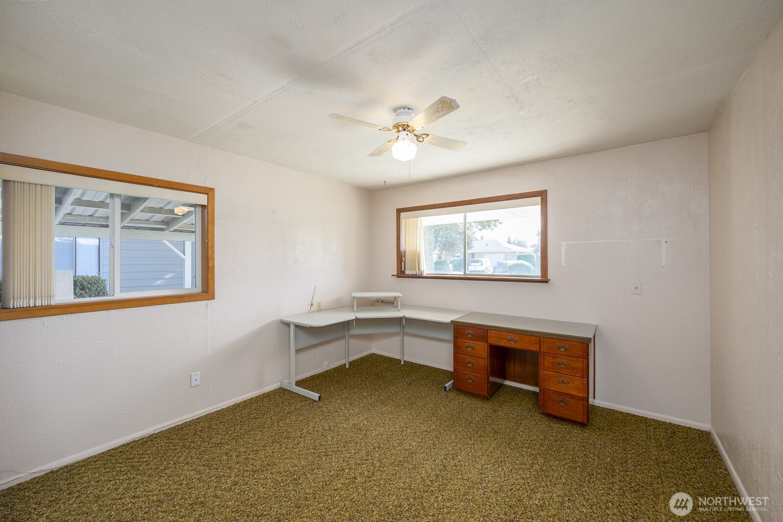 221 K Street Southwest Quincy, WA 98848 - Photo 31 of 38 a living room with furniture and a window