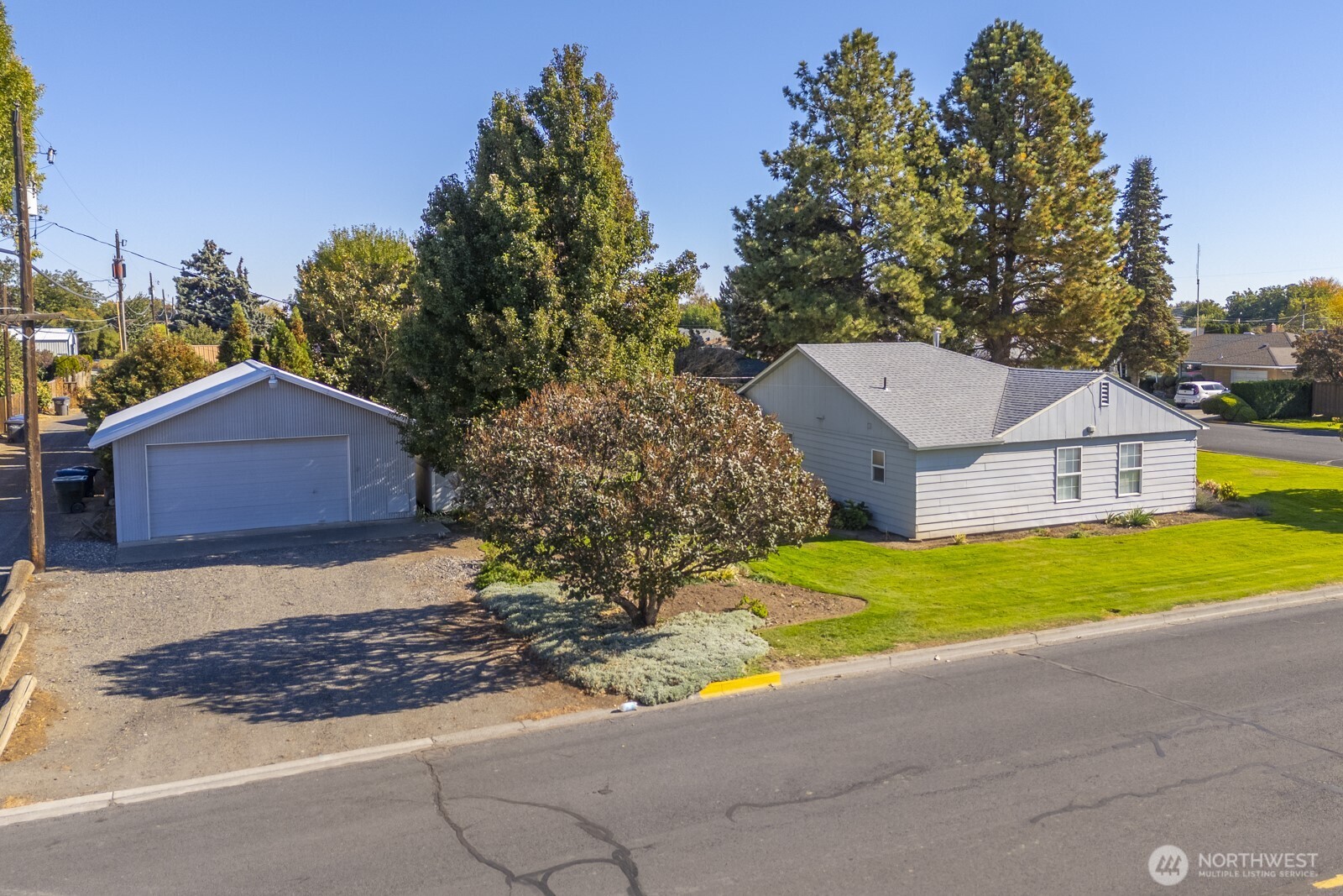 221 K Street Southwest Quincy, WA 98848 - Photo 4 of 38 a view of a house with a yard and tree s