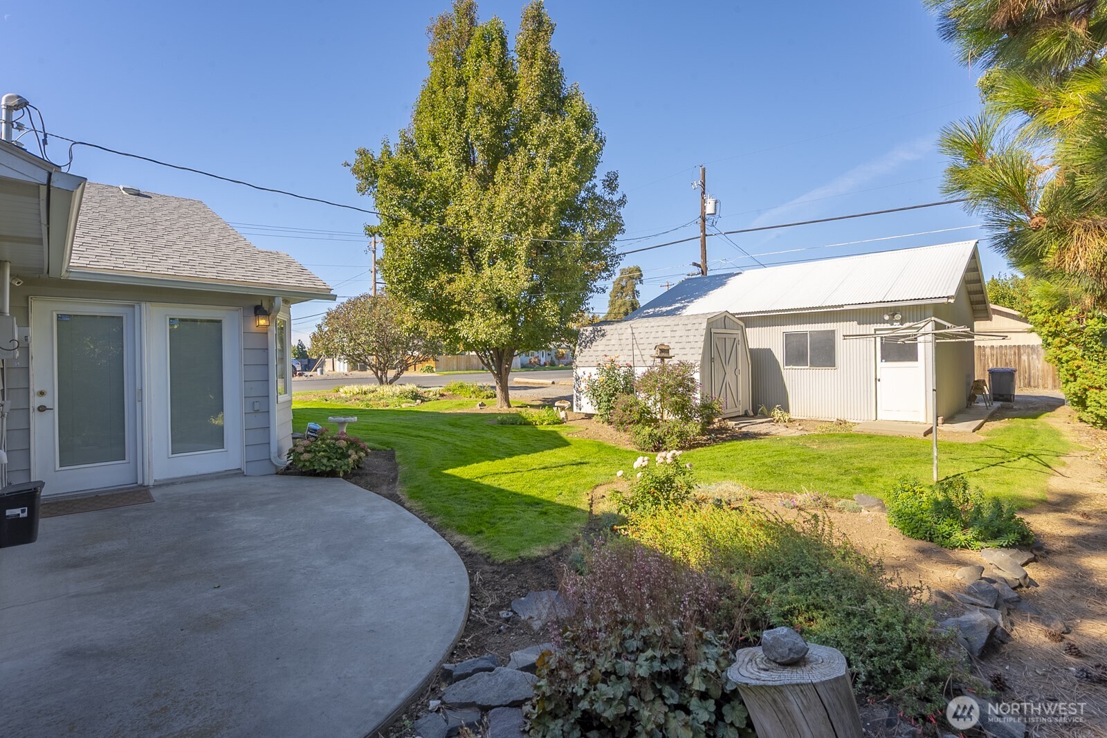 221 K Street Southwest Quincy, WA 98848 - Photo 8 of 38 a view of a white house next to a yard with big trees