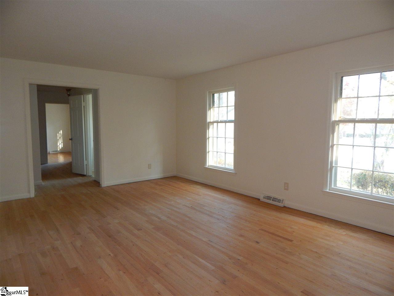 5010 Raintree Lane Greenville, SC 29615 - Photo 5 of 34 Gallery Image 5