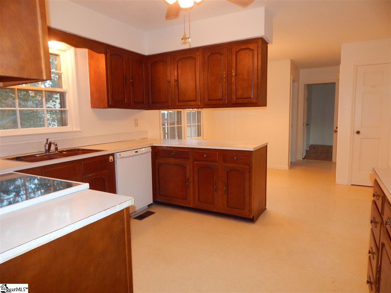 5010 Raintree Lane Greenville, SC 29615 - Photo 8 of 34 Gallery Image 8