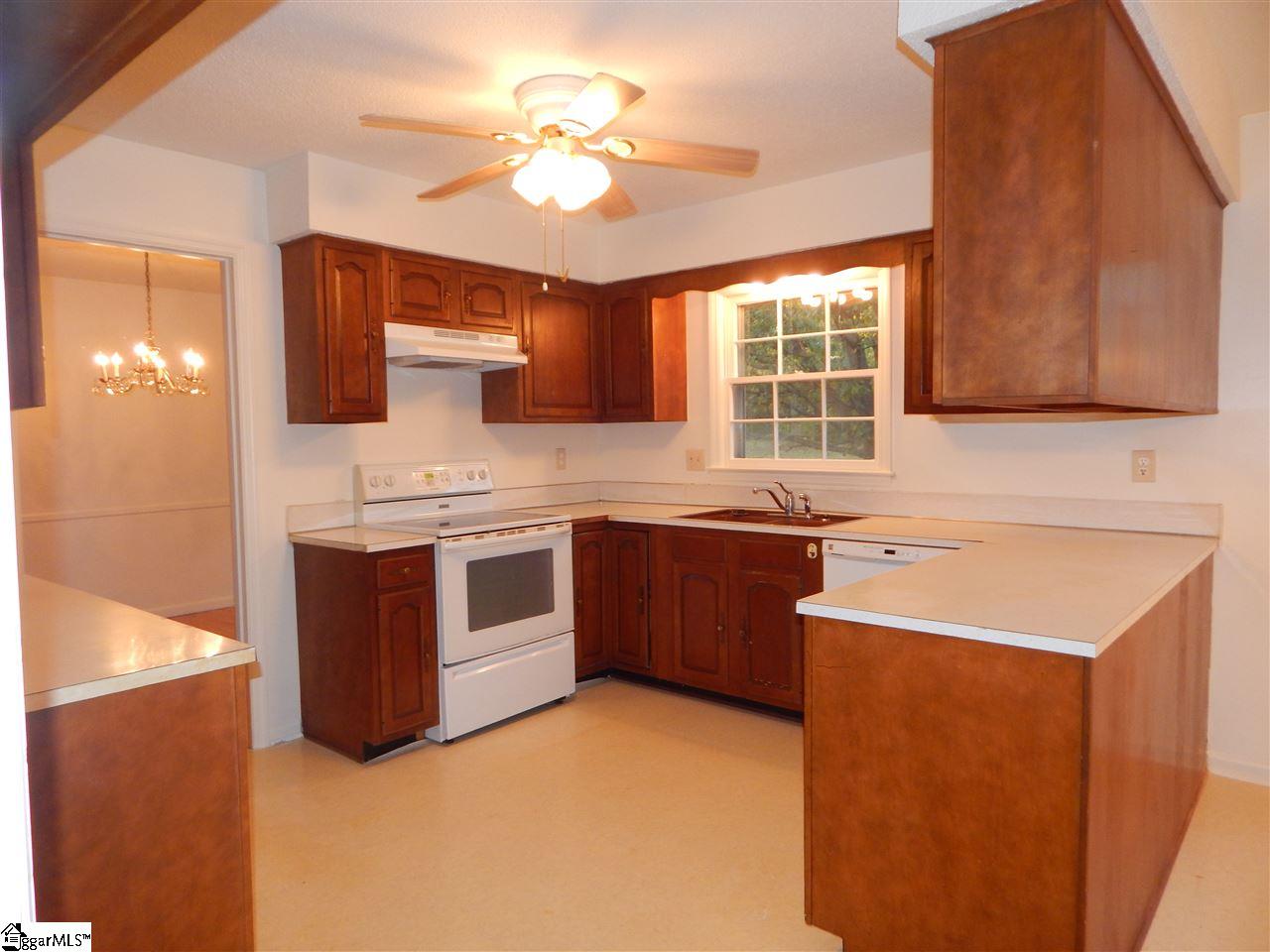 5010 Raintree Lane Greenville, SC 29615 - Photo 9 of 34 Gallery Image 9