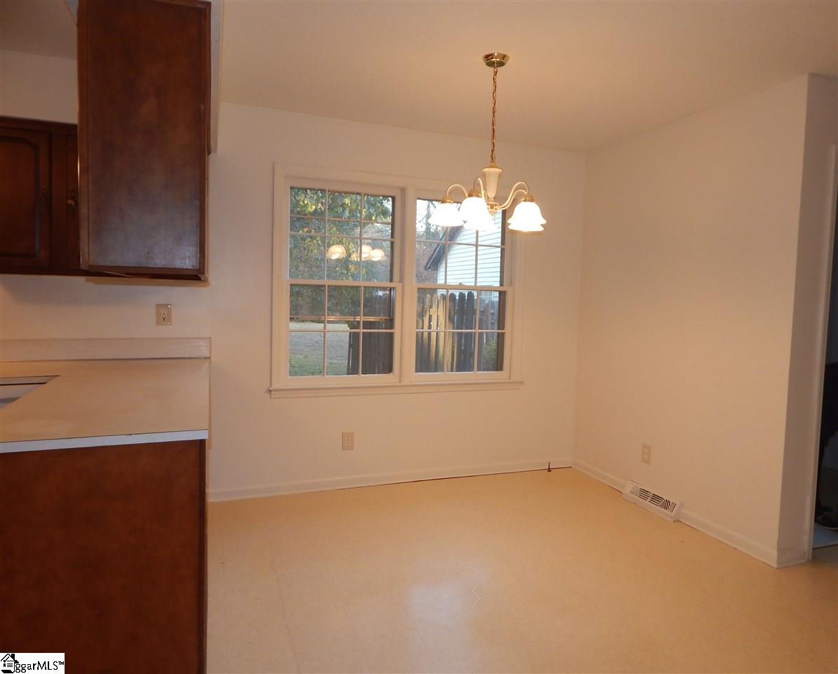 5010 Raintree Lane Greenville, SC 29615 - Photo 10 of 34 Gallery Image 10