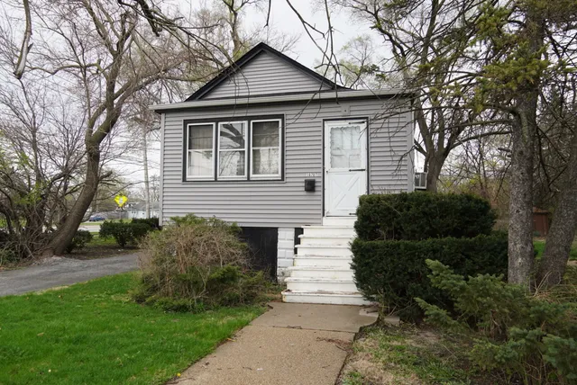 $127,999 | 16707 Dixie Highway, Hazel Crest, IL 60429