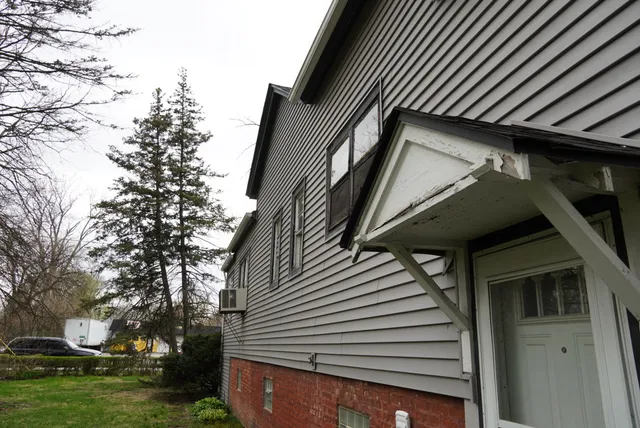 $127,999 | 16707 Dixie Highway, Hazel Crest, IL 60429