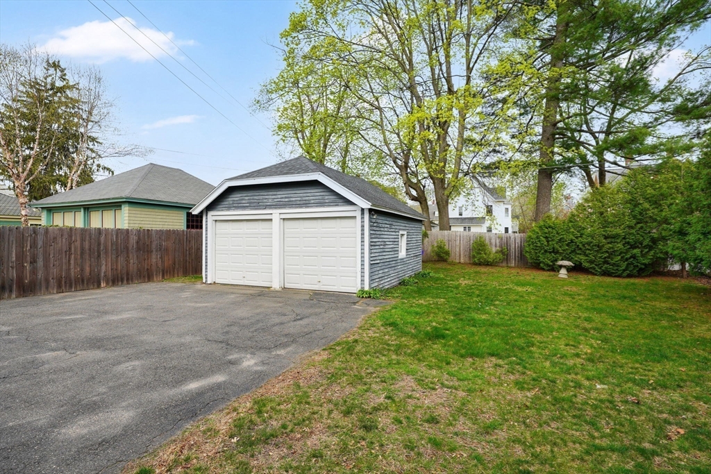 227 Forest Park Avenue Springfield, MA 01108 - Photo 4 of 42