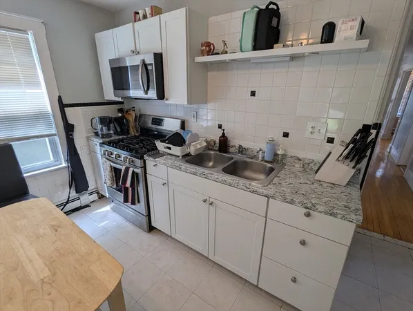 $2,750 | 376 Fellsway West, Unit 2, Medford, MA 02155