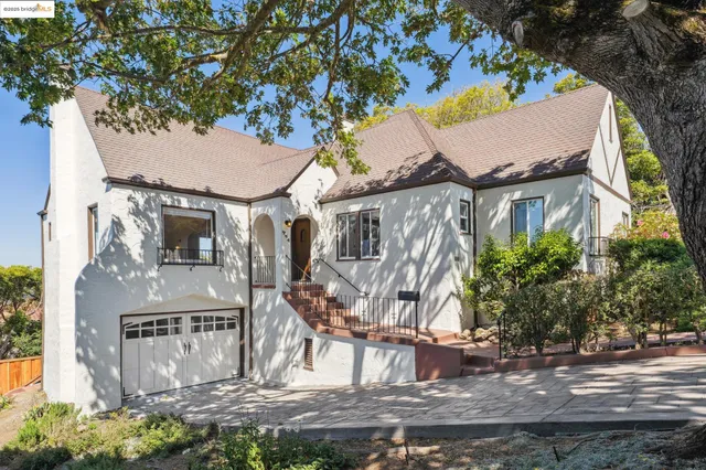 a view of balcony with washer and dryer