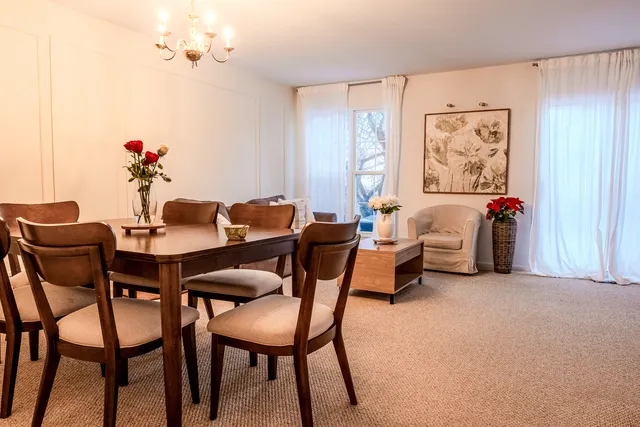 $294,900 | 142 Kennebunk Court, Glendale Heights, IL 60139