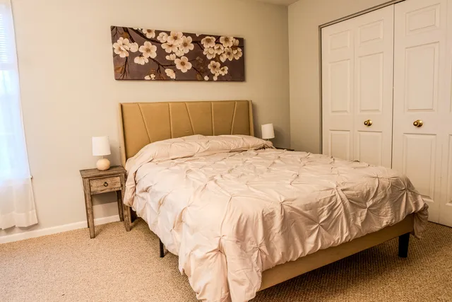 $294,900 | 142 Kennebunk Court, Glendale Heights, IL 60139