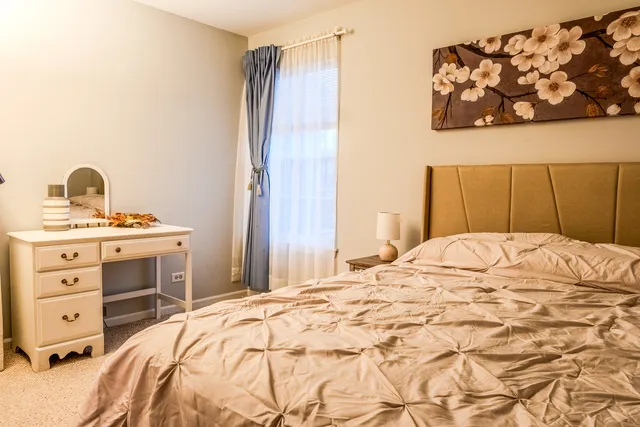 $294,900 | 142 Kennebunk Court, Glendale Heights, IL 60139