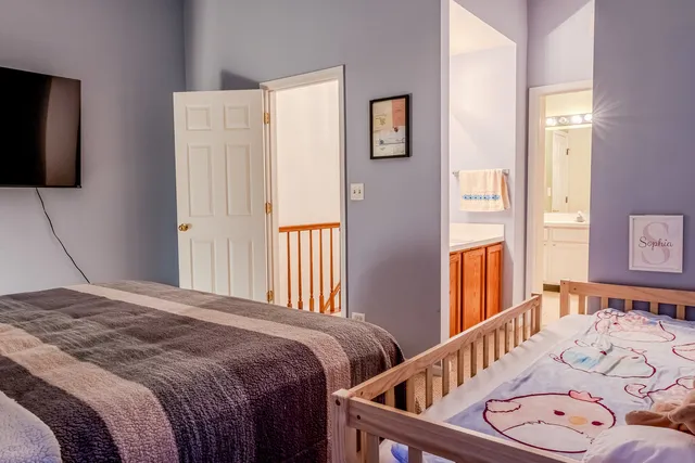 $294,900 | 142 Kennebunk Court, Glendale Heights, IL 60139