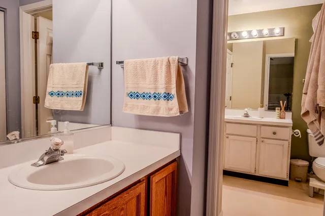 $294,900 | 142 Kennebunk Court, Glendale Heights, IL 60139