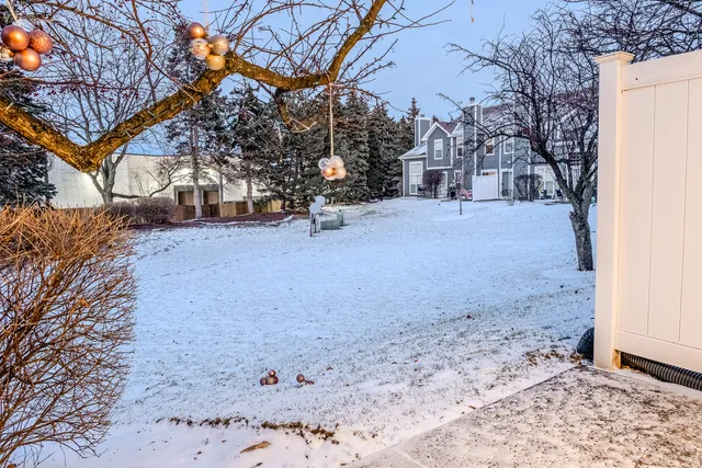 $294,900 | 142 Kennebunk Court, Glendale Heights, IL 60139