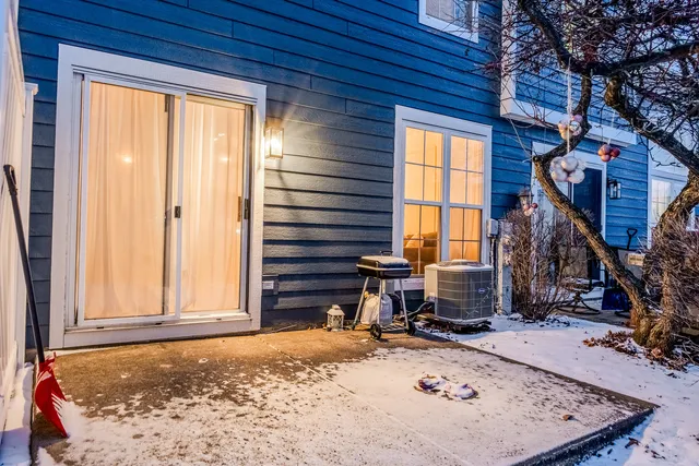 $294,900 | 142 Kennebunk Court, Glendale Heights, IL 60139