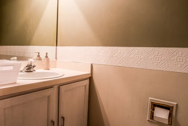 $294,900 | 142 Kennebunk Court, Glendale Heights, IL 60139