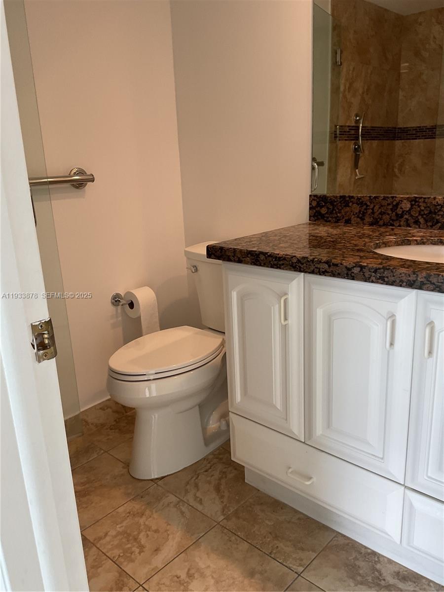 485 Flanders P, Unit 485 Delray Beach, FL 33484 - Photo 24 of 42 a bathroom with a toilet and a sink