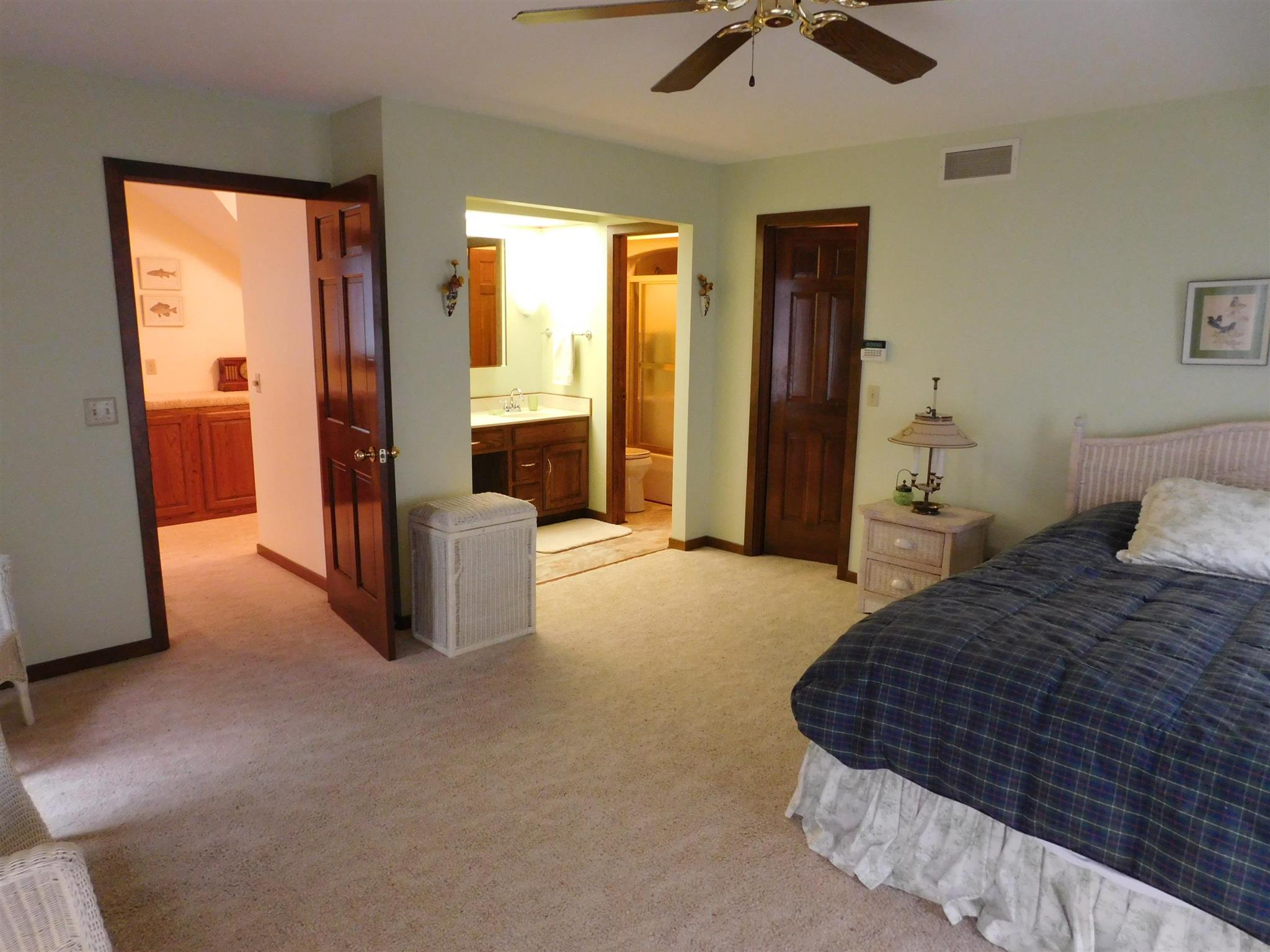 8216 East North Road Syracuse, IN 46567 - Photo 17 of 36 Gallery Image 17