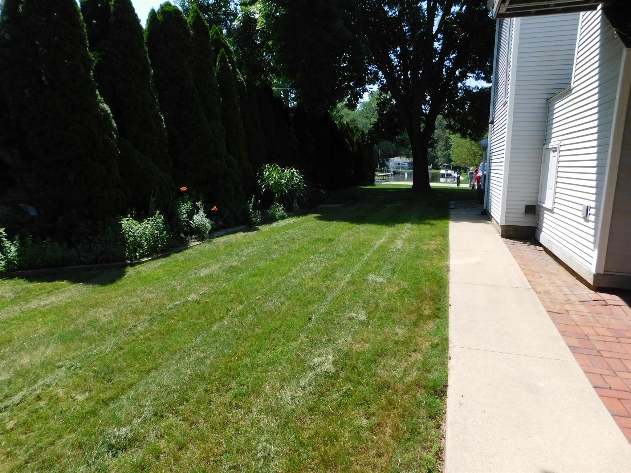 8216 East North Road Syracuse, IN 46567 - Photo 29 of 36 Gallery Image 29