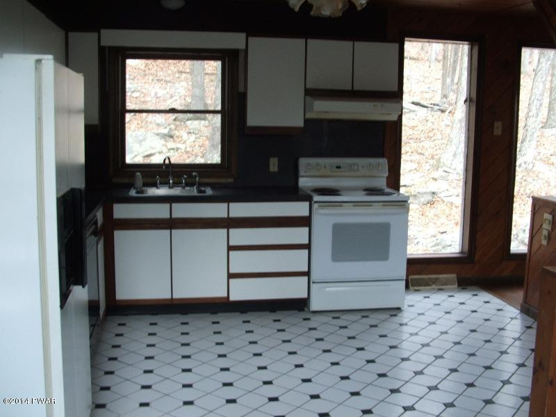 659 Edinburgh Road Bushkill, PA 18324 - Photo 2 of 8