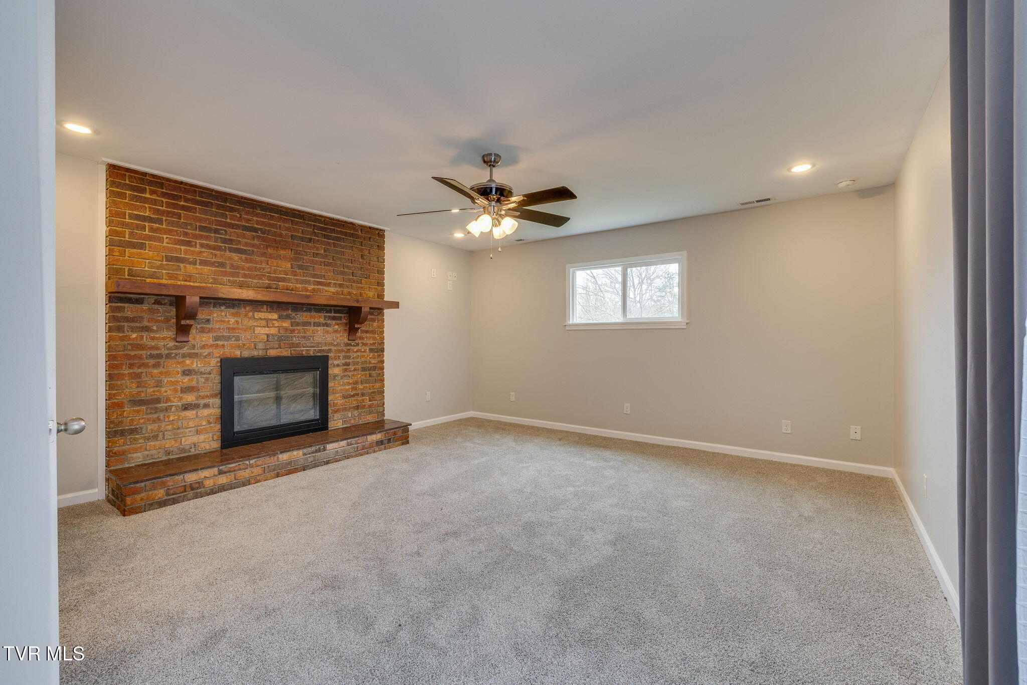 1263 Summerville Road Kingsport, TN 37663 - Photo 13 of 37 012