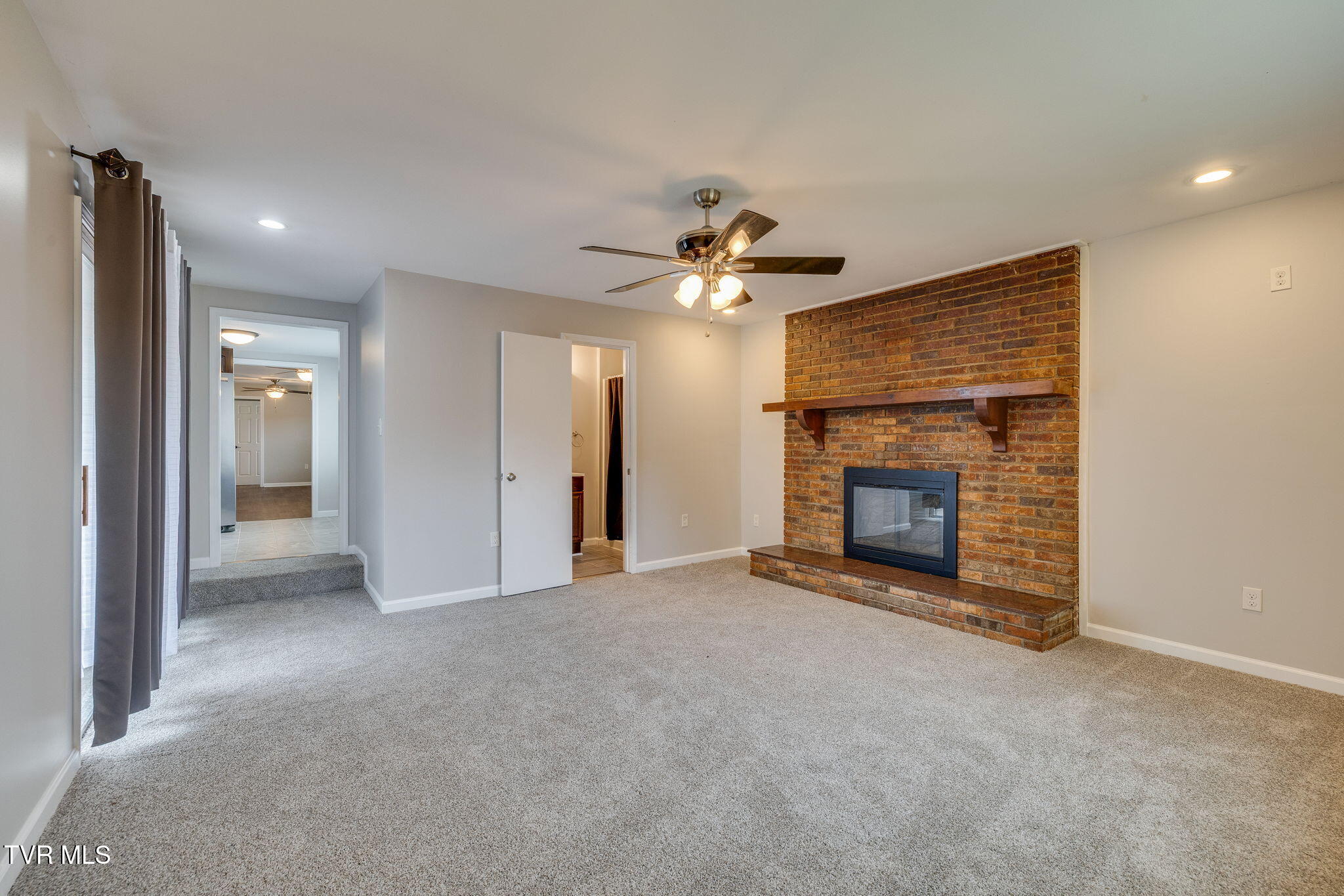 1263 Summerville Road Kingsport, TN 37663 - Photo 14 of 37 013