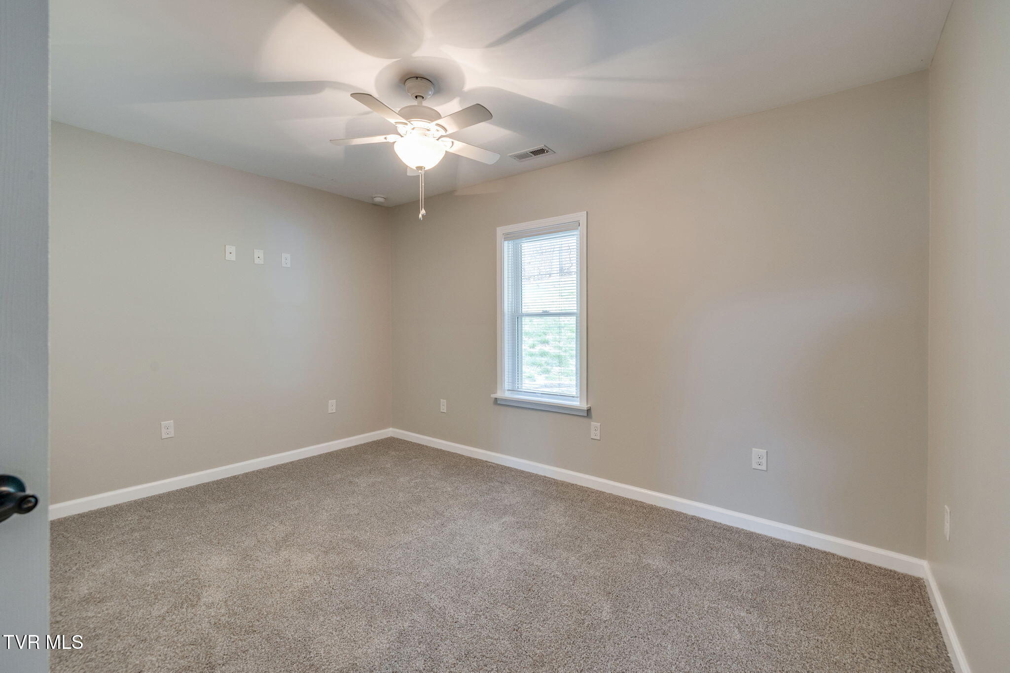1263 Summerville Road Kingsport, TN 37663 - Photo 17 of 37 016