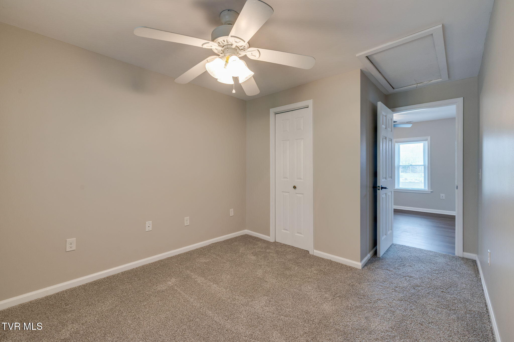 1263 Summerville Road Kingsport, TN 37663 - Photo 20 of 37 019