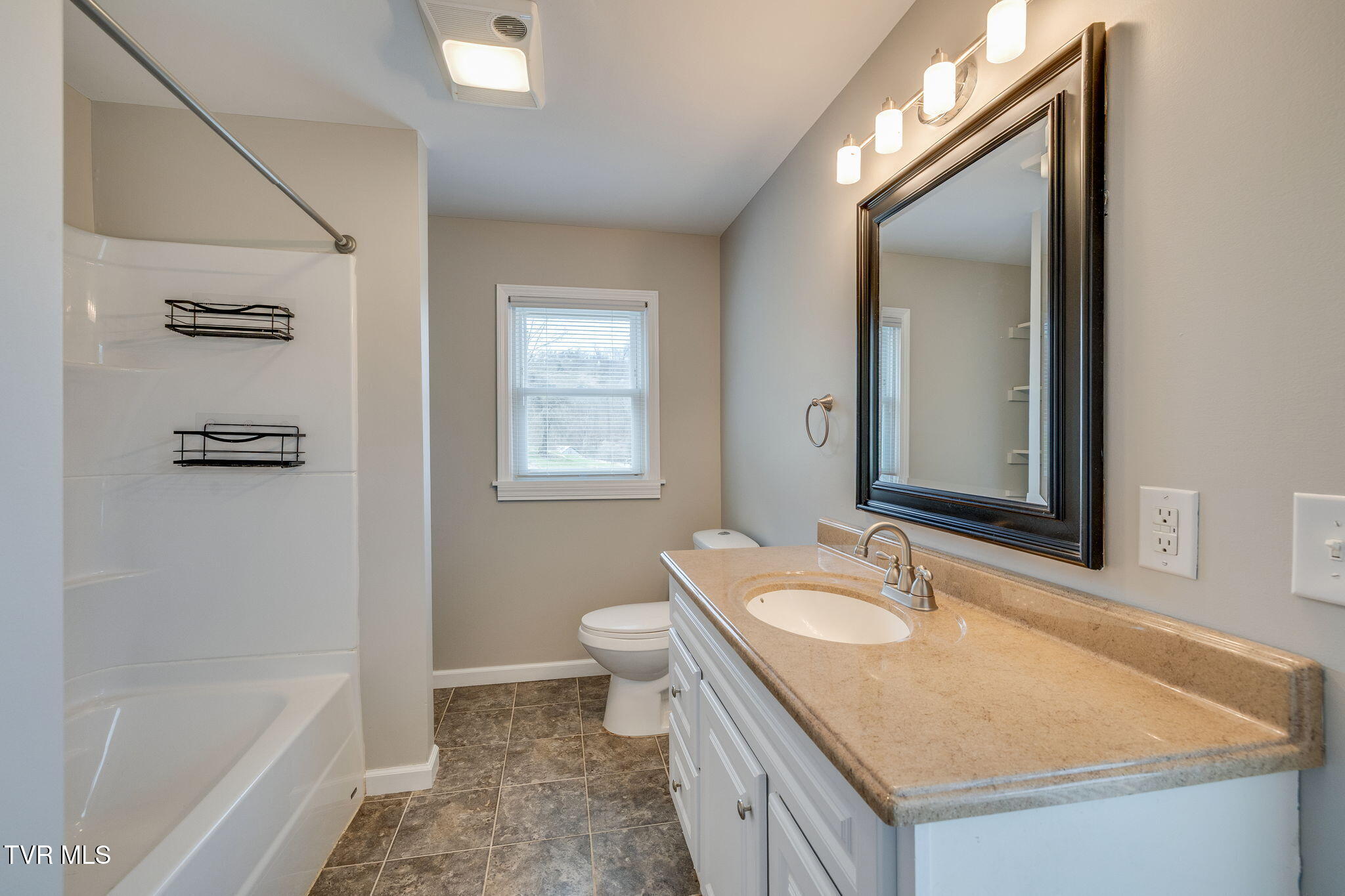 1263 Summerville Road Kingsport, TN 37663 - Photo 21 of 37 020