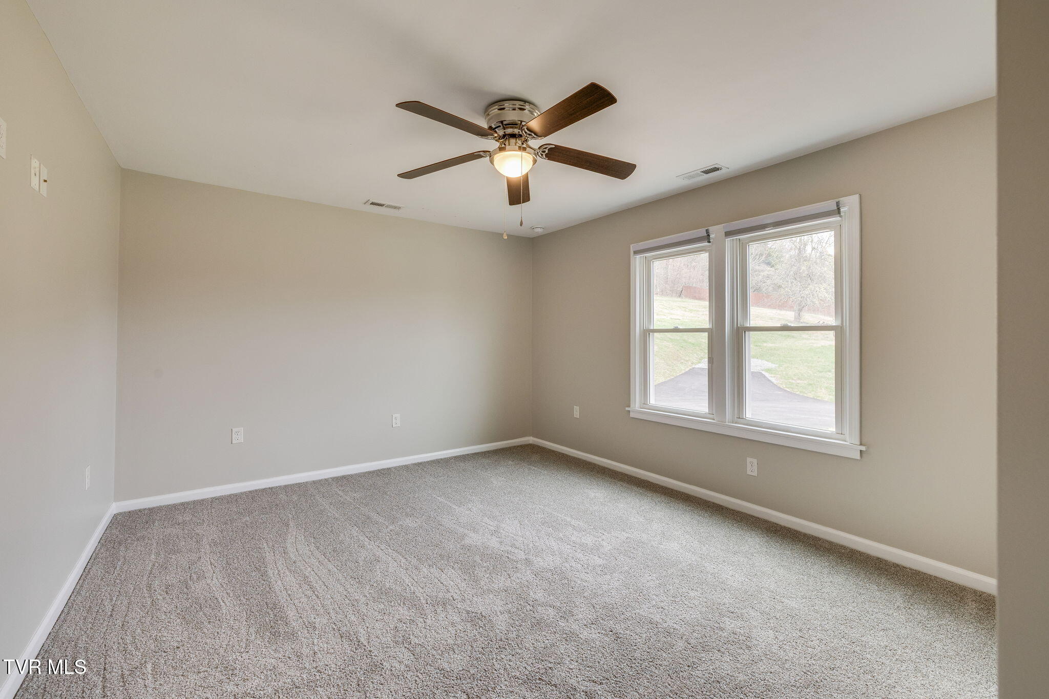 1263 Summerville Road Kingsport, TN 37663 - Photo 22 of 37 021