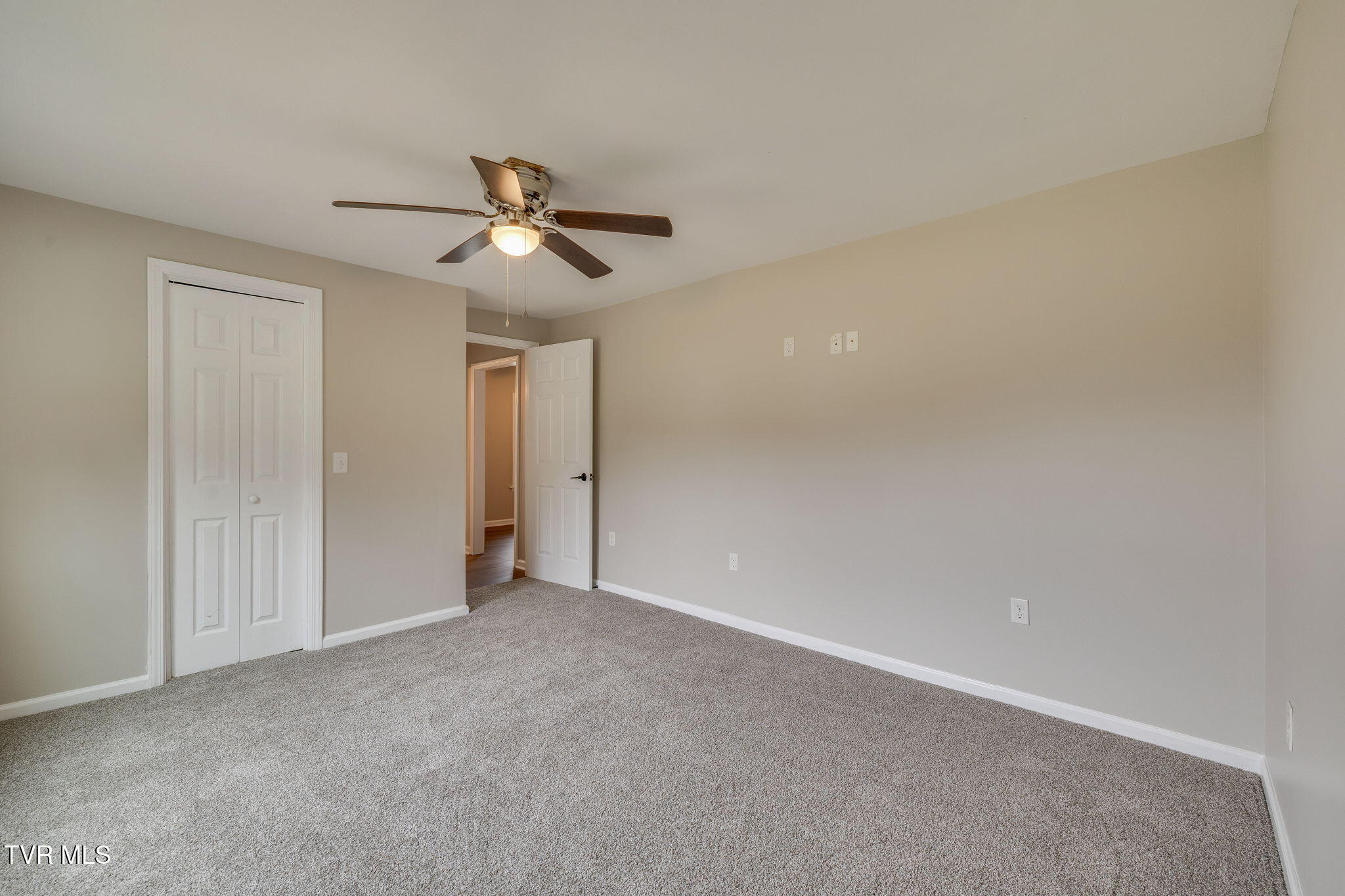 1263 Summerville Road Kingsport, TN 37663 - Photo 23 of 37 022